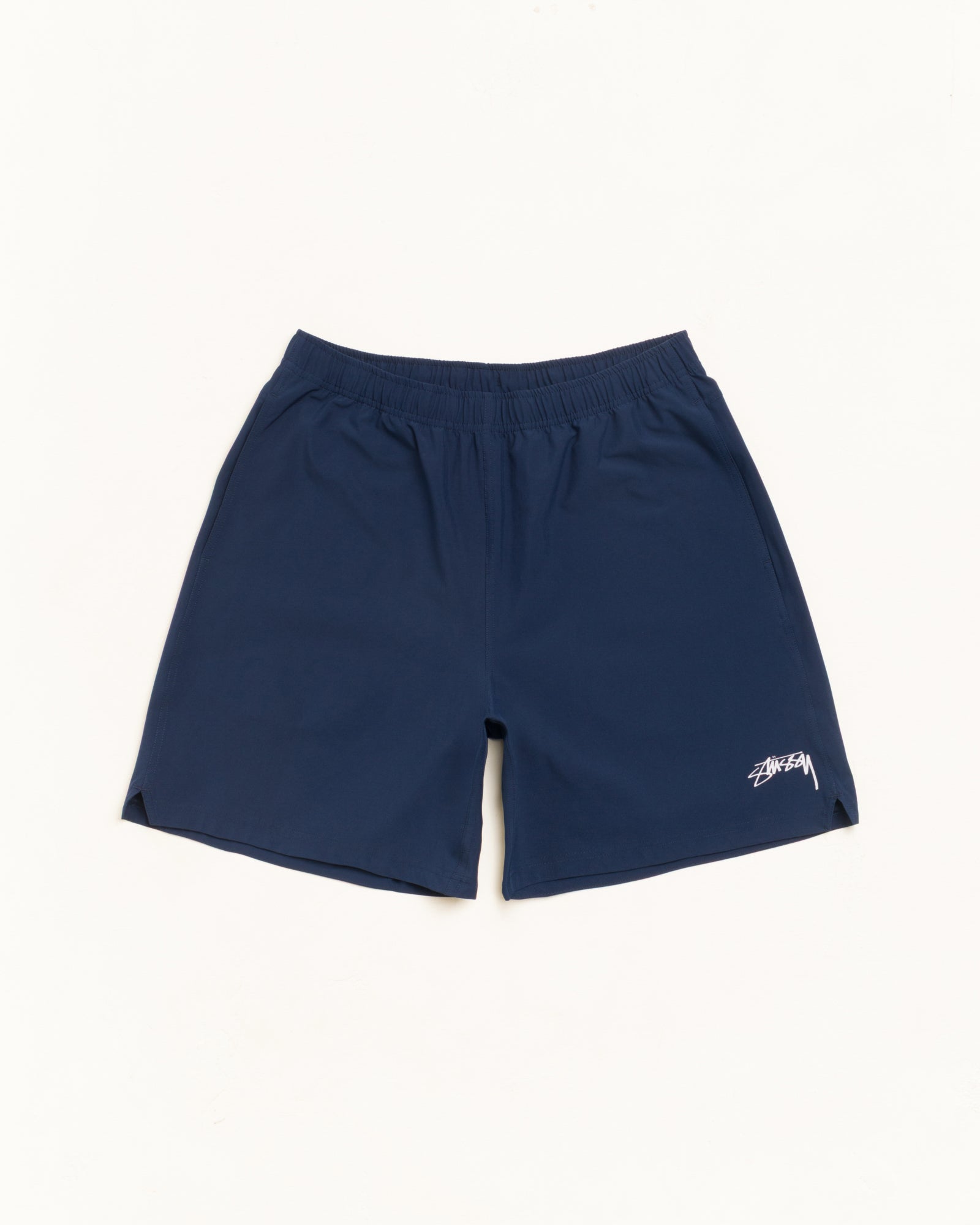 Sport Short 네이비 숏츠, 유니섹스 퍼포먼스 원단과 밴딩 허리, Stüssy 로고