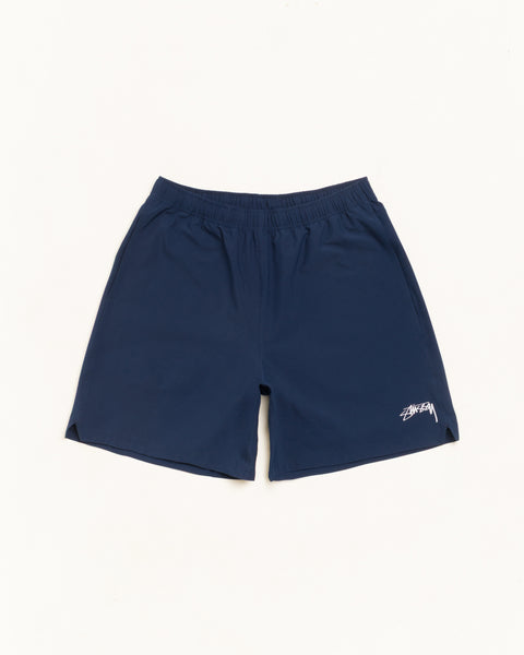Sport Short 네이비 숏츠, 유니섹스 퍼포먼스 원단과 밴딩 허리, Stüssy 로고