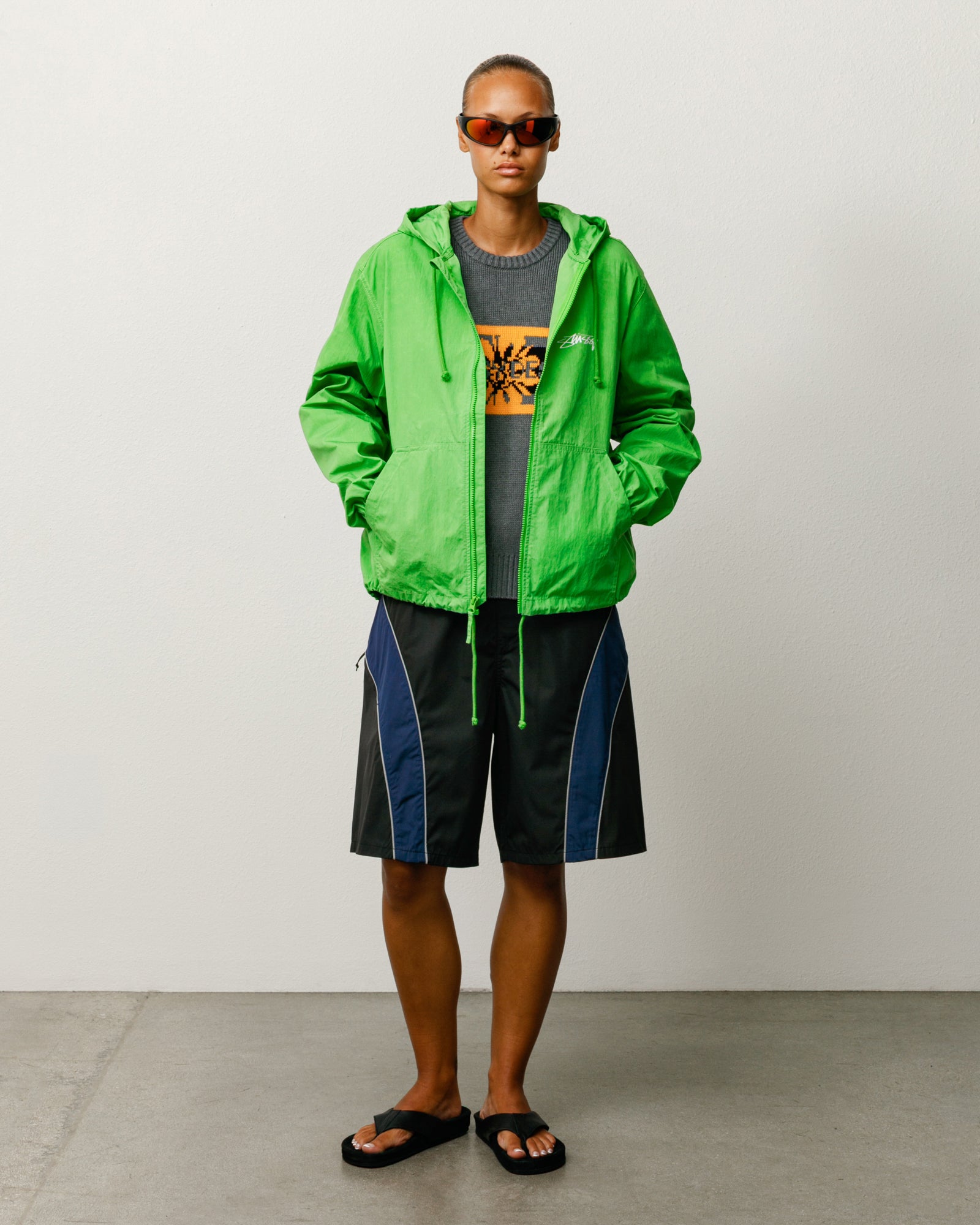 키위 그린 왁스드 코튼 Beach Shell 재킷, 후드와 지퍼 여밈, 가슴에 Stüssy 로고 프린트