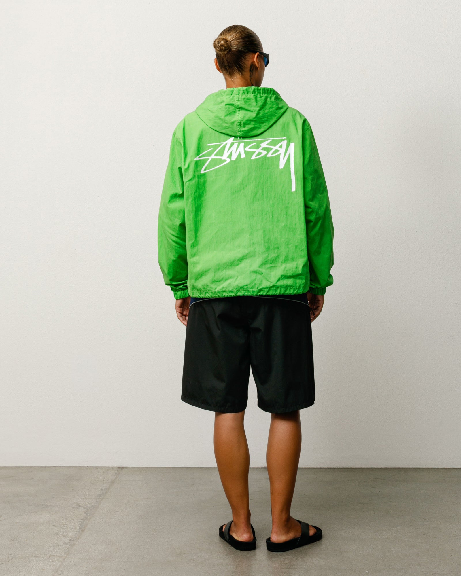 Stüssy 왁스드 코튼 나일론 혼방 비치 셸 후드 재킷, 키위 그린, 등판 로고 프린트