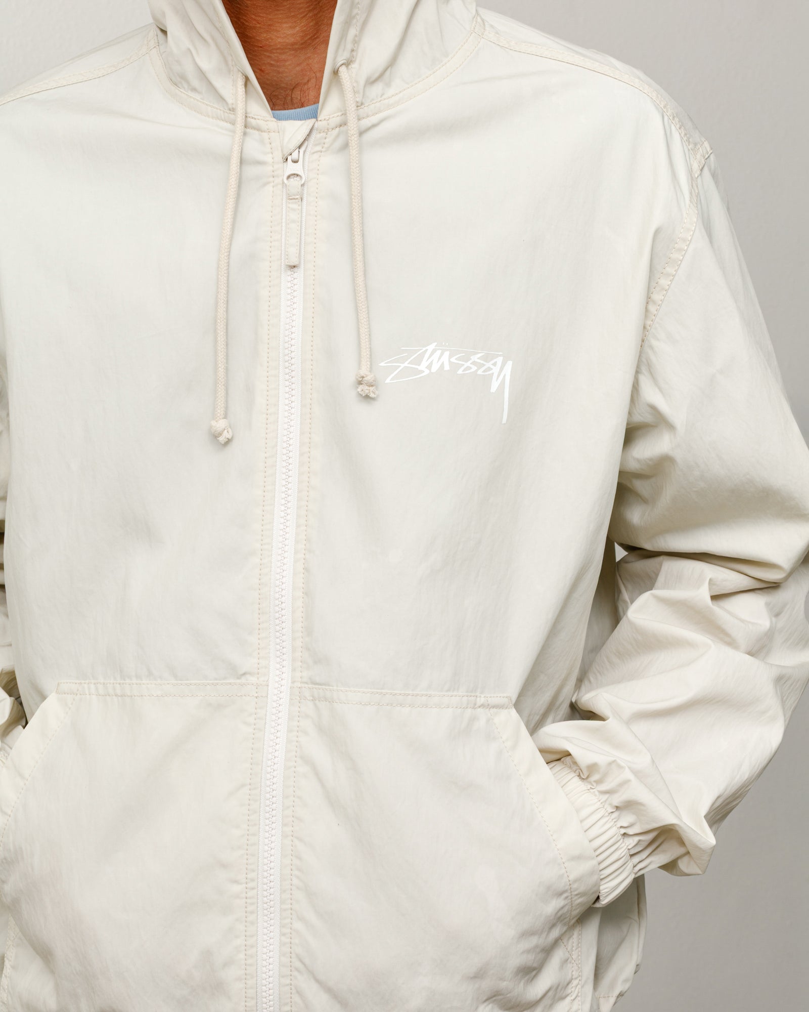 Stüssy 왁스드 코튼 비치 셸 재킷, 스톤 컬러의 유니섹스 후드 지퍼 아웃웨어