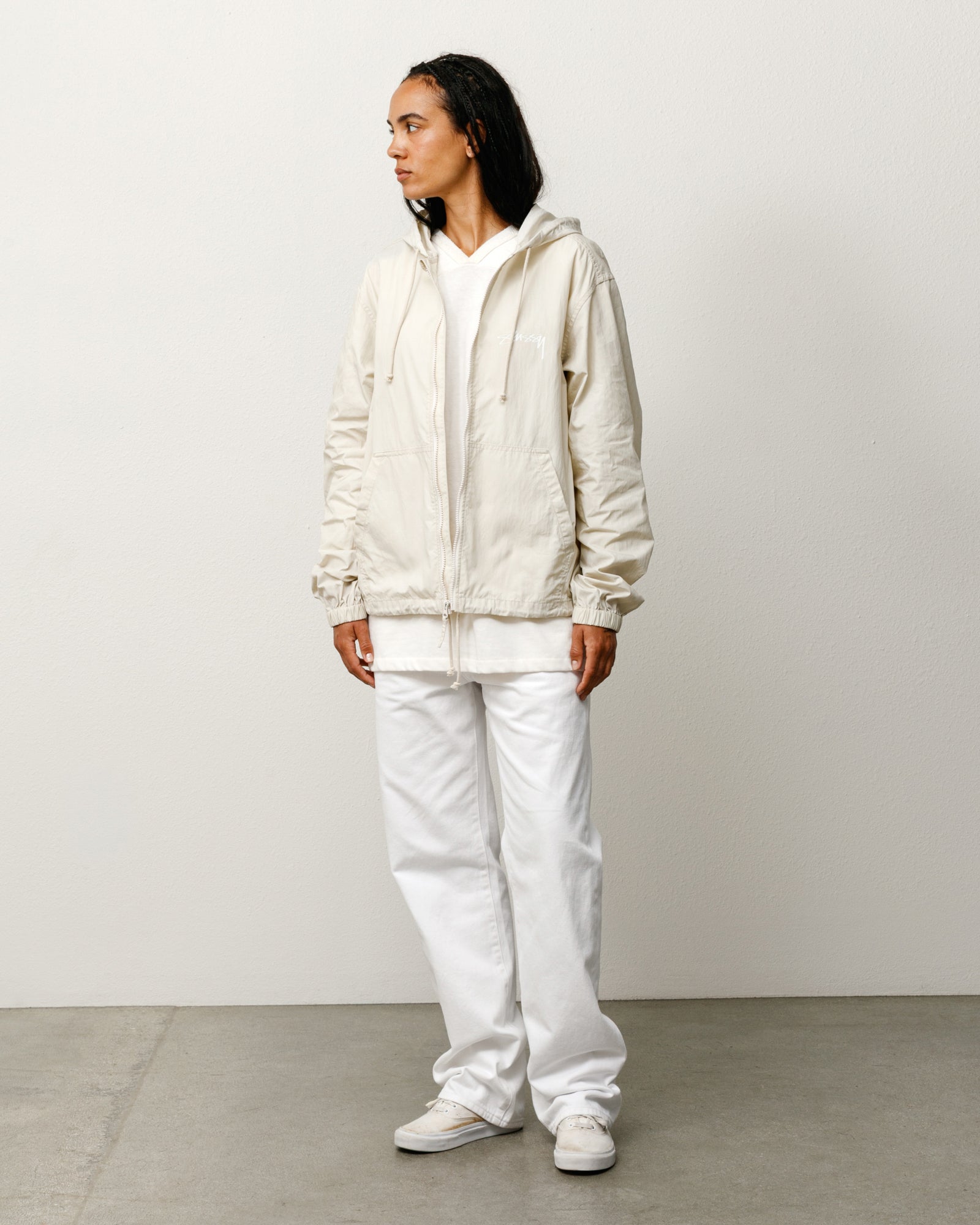 Stüssy 왁스드 코튼 비치 쉘 유니섹스 재킷 스톤 컬러, 후드 지퍼 디테일의 릴랙스 핏 아우터