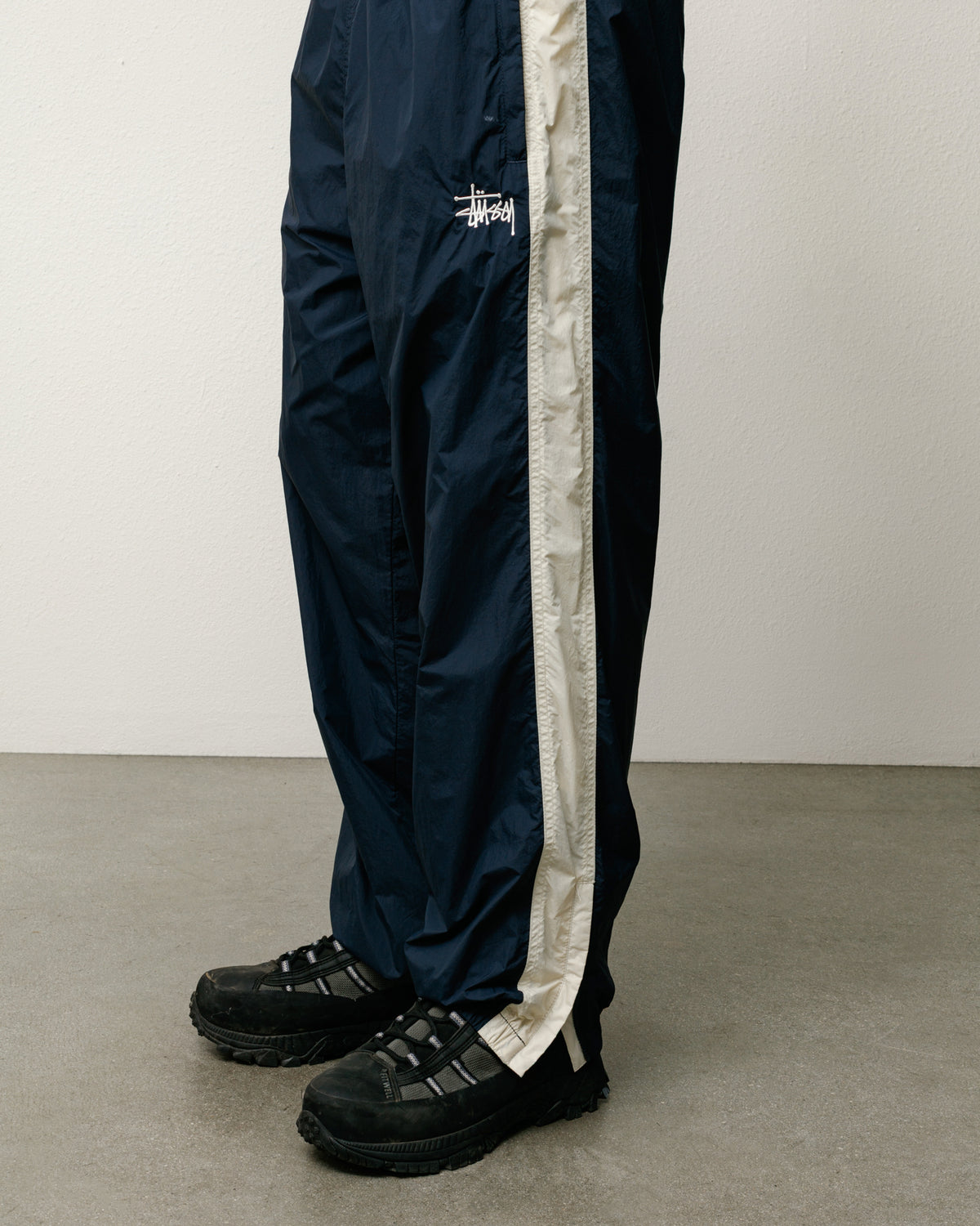 Side Stripe Track Pant Unisex Regular In Navy