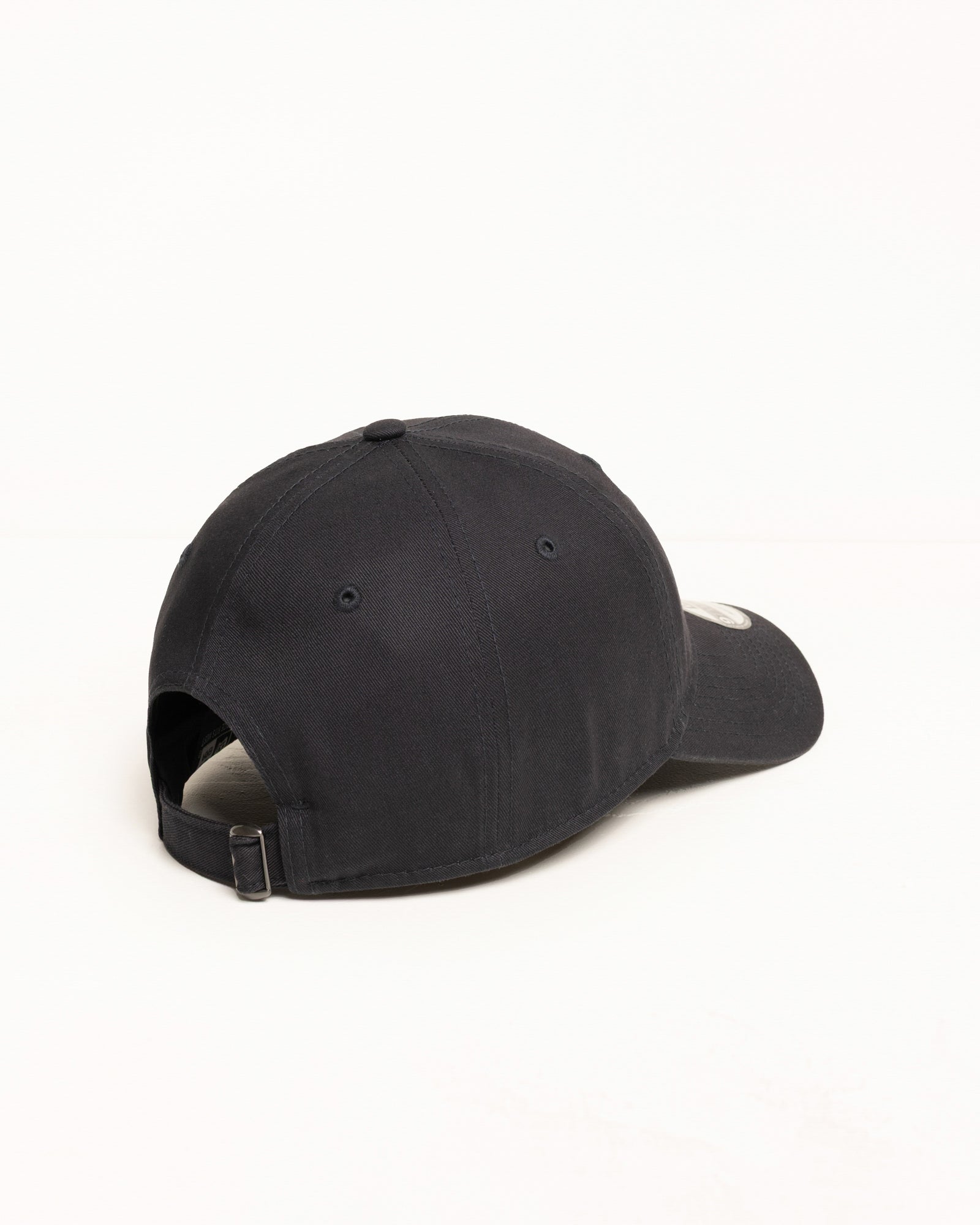 9TWENTY BASIC CAP 헤드웨어, 진남색(다크 네이비) 컬러.