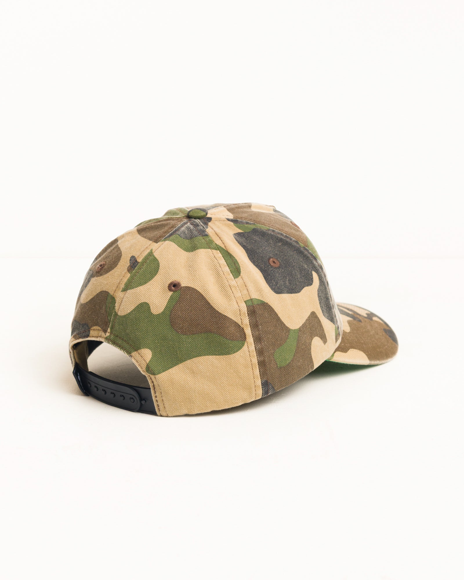 Stüssy Big Stock 스냅백 캡, 카모 색상, 미드 데프 5패널 워시드 코튼 트윌과 스냅백 클로저