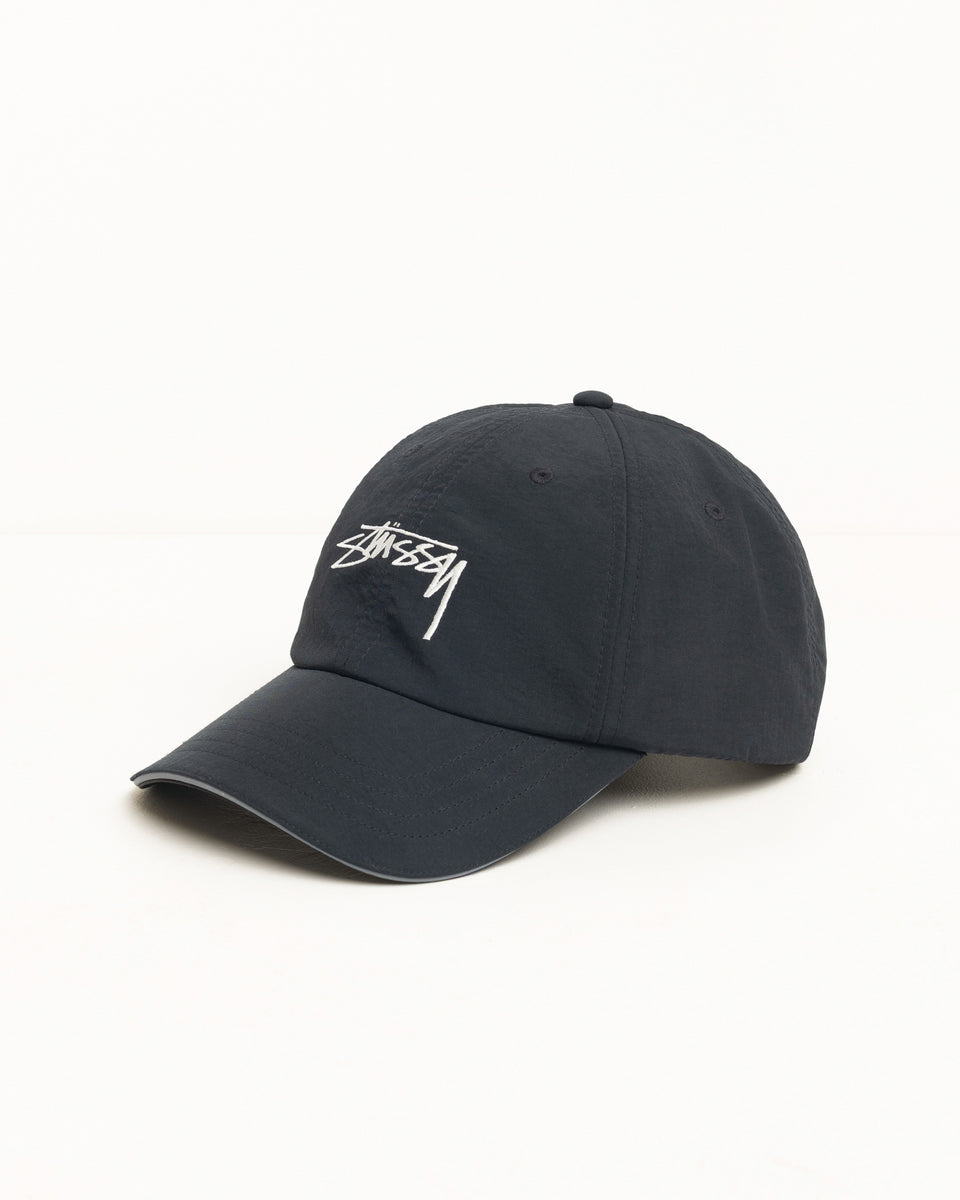 Stüssy 스무스 스톡 나일론 스포츠 캡, 블랙 컬러 전면 화이트 로고 자수 디테일
