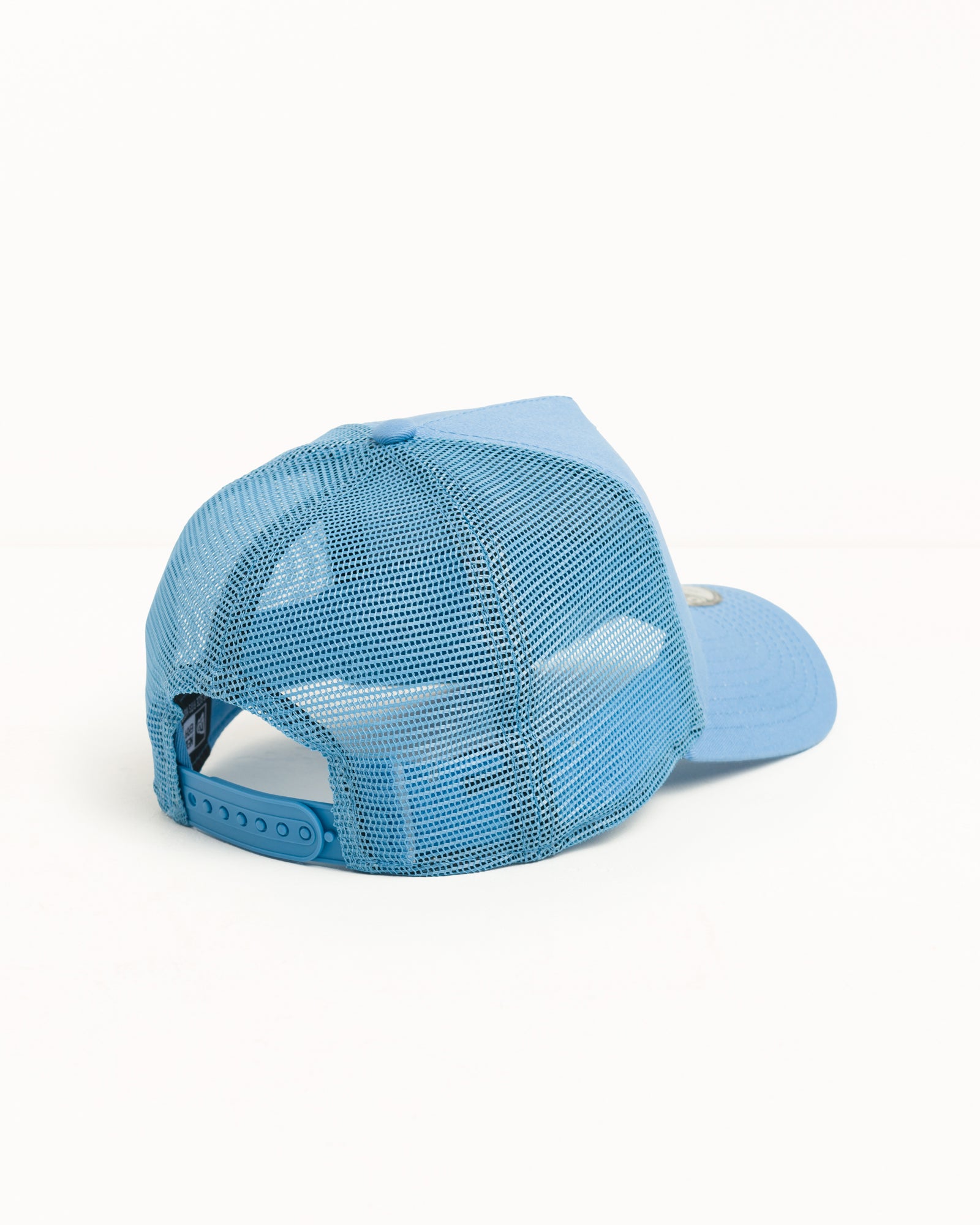 Stüssy 9FORTY 스포츠 트러커 캡 스카이 블루, 면 트윌 전면과 메쉬 백, 스냅백