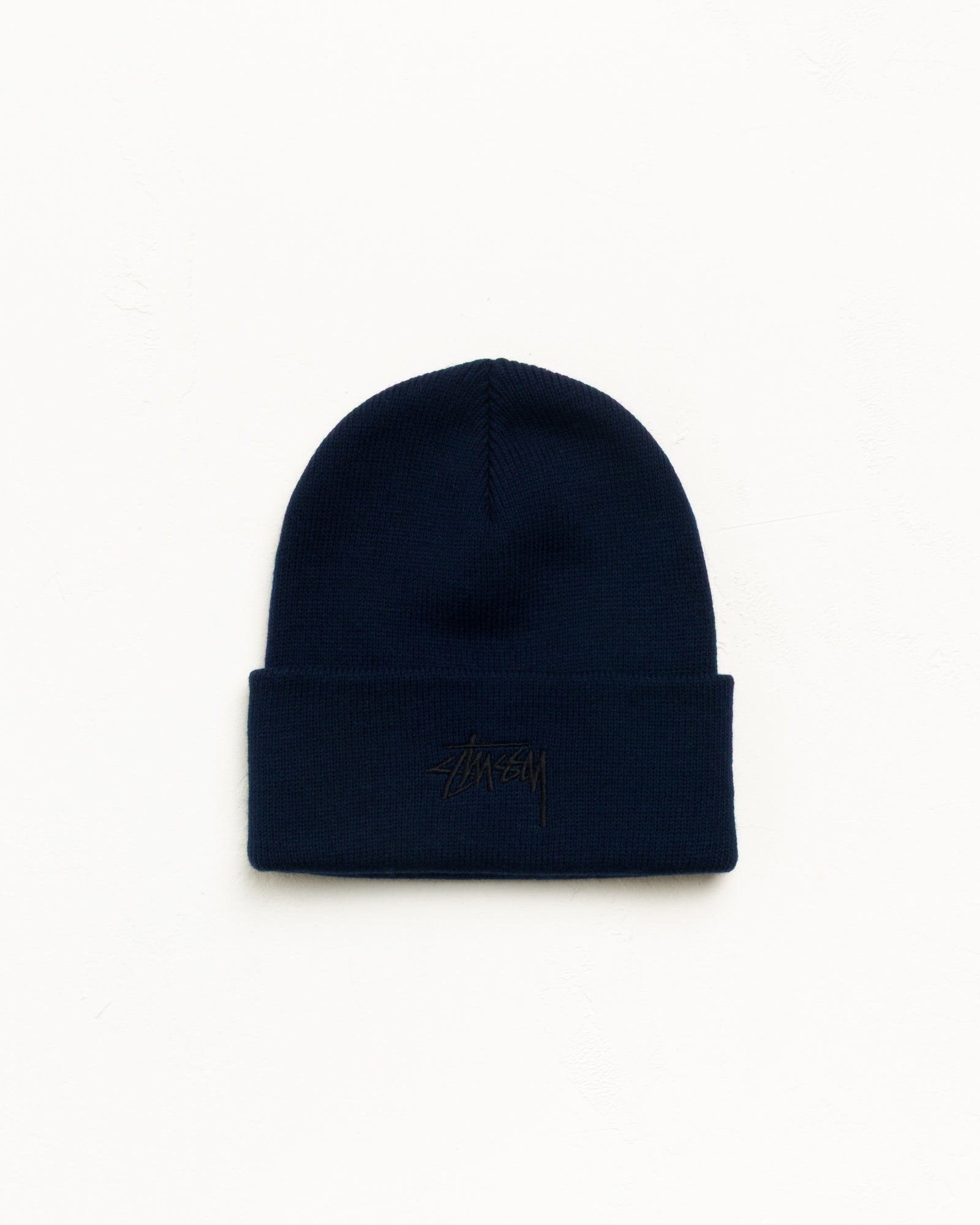 Stüssy 스톡 로고가 있는 이클립스 네이비 컬러의 커프 스톡 비니