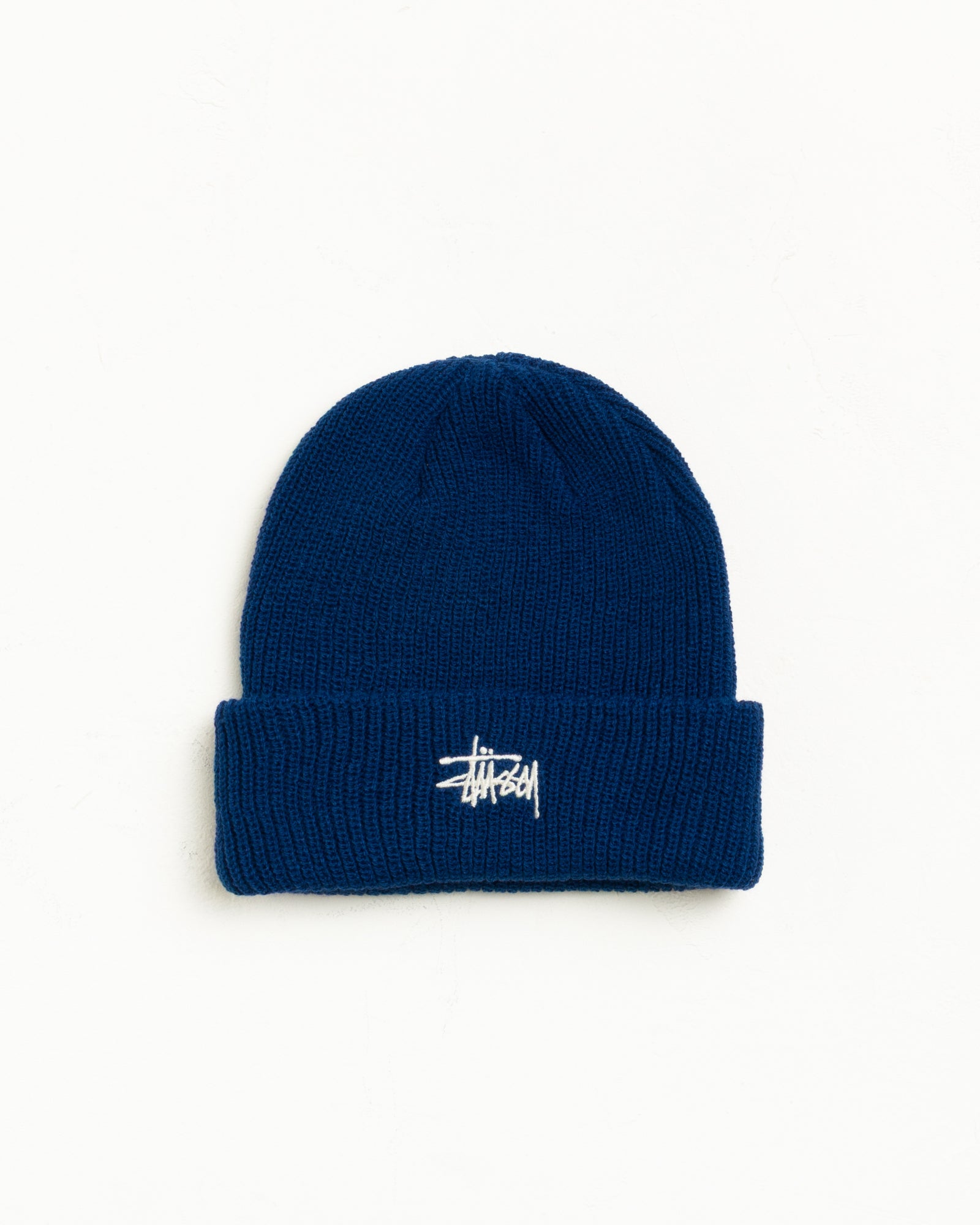 블루베리 색상의 베이식 Stüssy 커프 비니