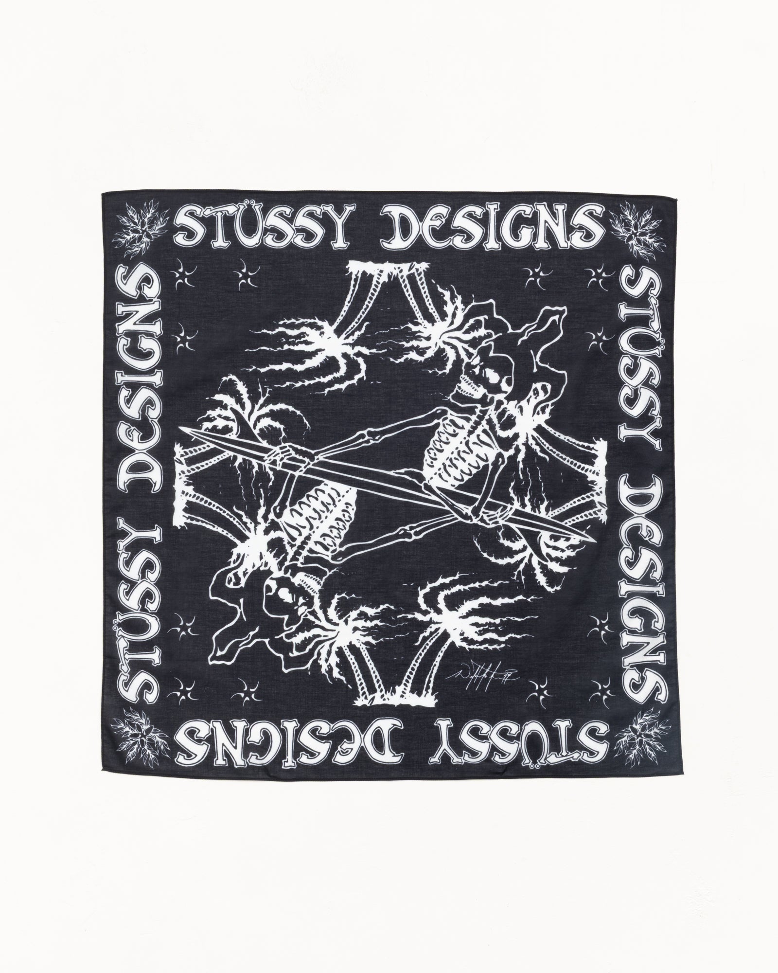 블랙 반다나, 흑백 스켈레톤 서퍼 일러스트와 STUSSY DESIGNS 테두리 로고 프린트